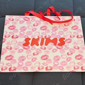 SKIMS Lip Print gift bag in Pink and Red ♥️♥️♥️